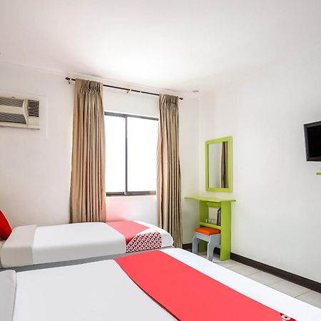 Oyo 210 Apple Tree Suites Cebu Exterior photo