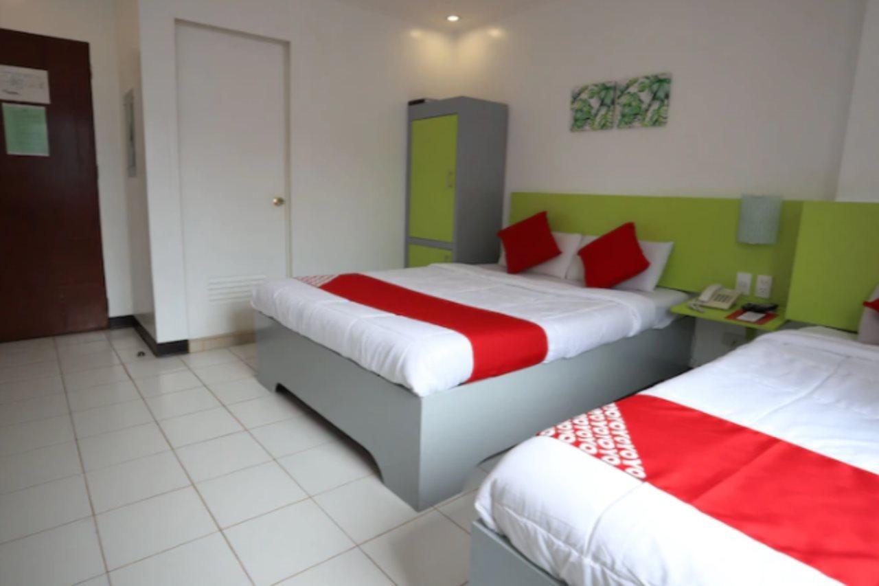 Oyo 210 Apple Tree Suites Cebu Exterior photo