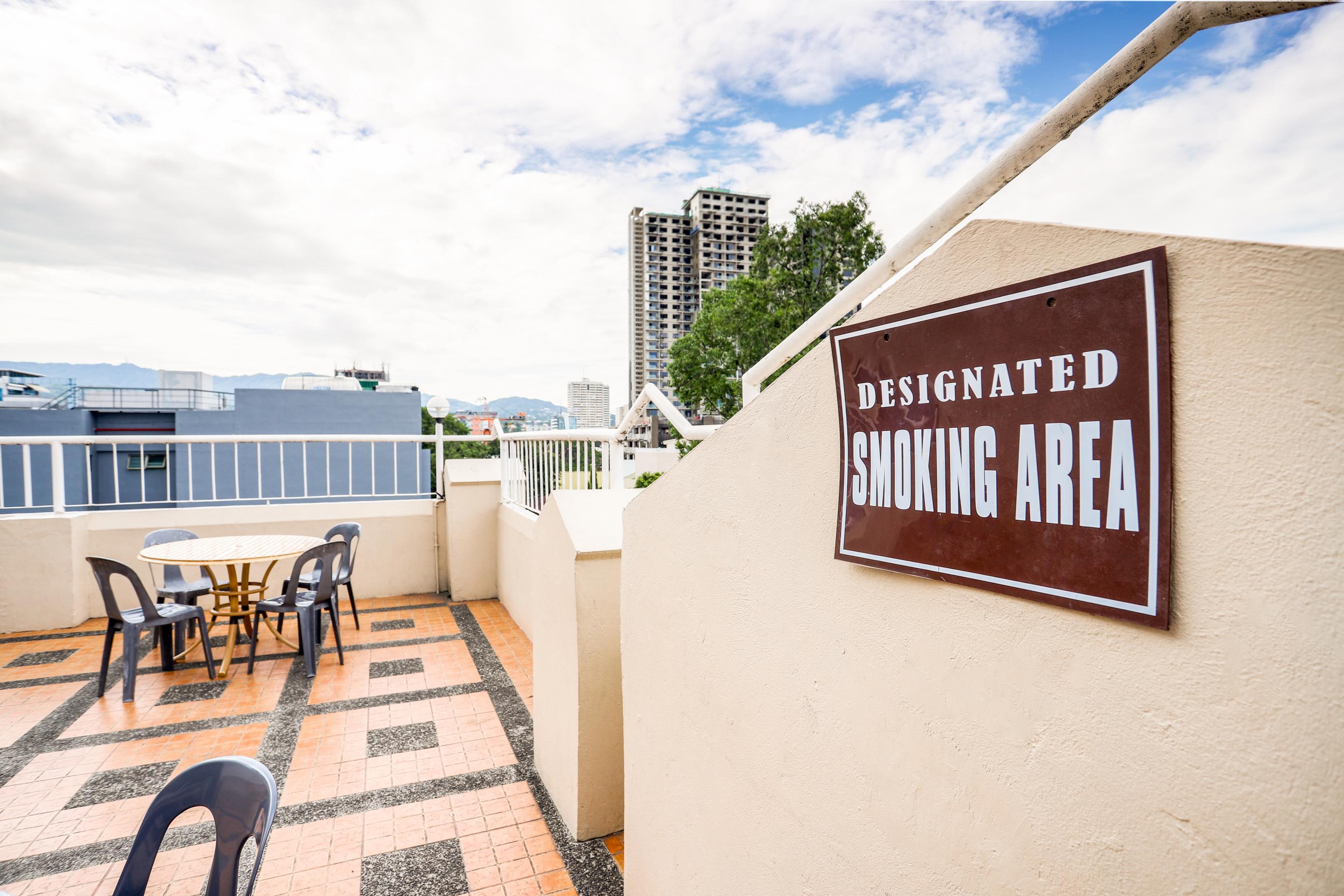 Oyo 210 Apple Tree Suites Cebu Exterior photo