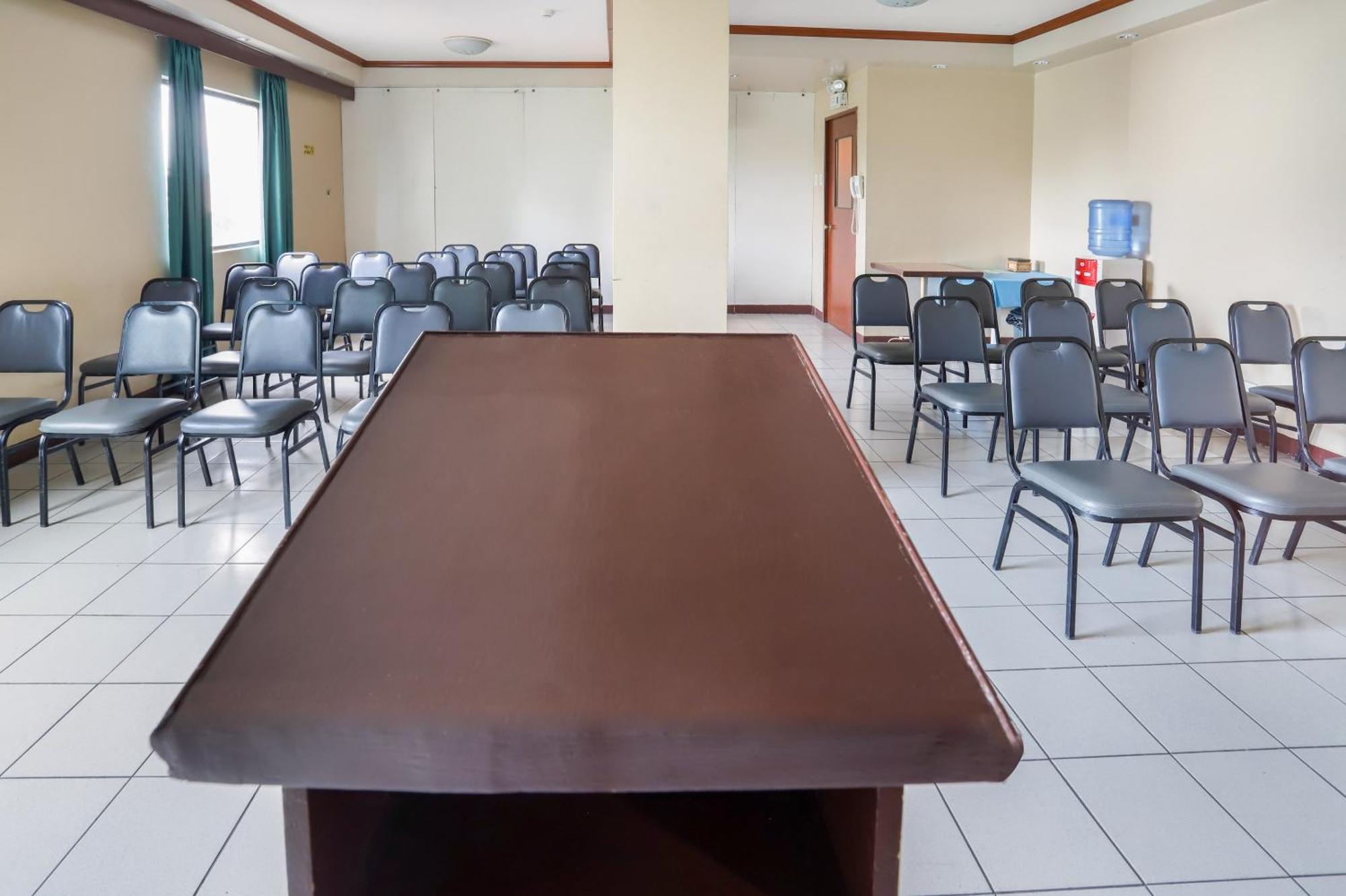 Oyo 210 Apple Tree Suites Cebu Exterior photo